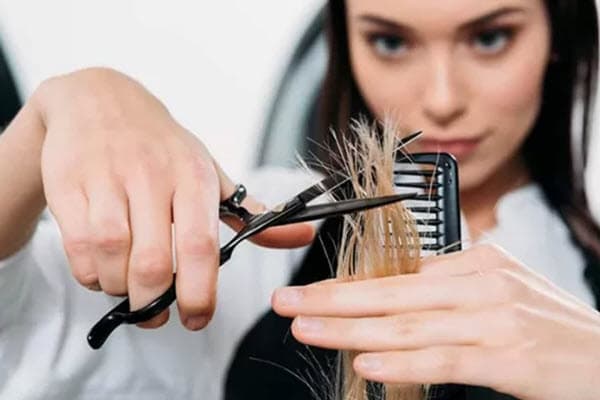 لوگوی آموزشگاه آرایشگری چهره آفرین | سالن کارا