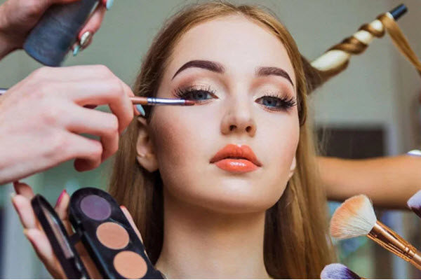 لوگوی آموزشگاه ماه نقره‌ای | سالن کارا