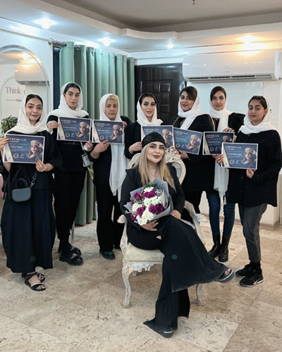 لوگوی آکادمی و سالن زیبایی مینا گلکار | سالن کارا