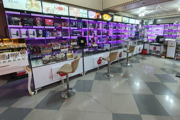 لوگوی فروشگاه آرایشی ماكياژ