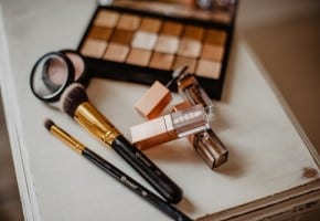 بهترین فروشگاه آرایشی بهداشتی در کرج | سالن کارا