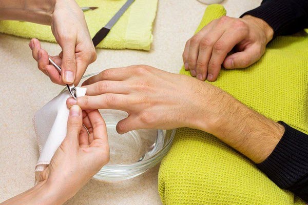 لوگوی آرایشگاه مردانه کینز هومن | سالن کارا 