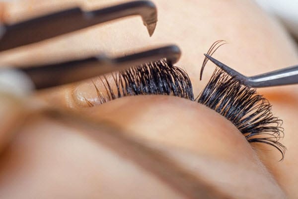 لوگوی مرکز تخصصی کاشت مژه عسل | سالن کارا